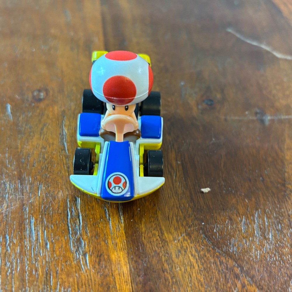 Hot Wheels Mario Kart Toad Standard Kart Die-Cast Vehicle GBG26 2018 Nintendo